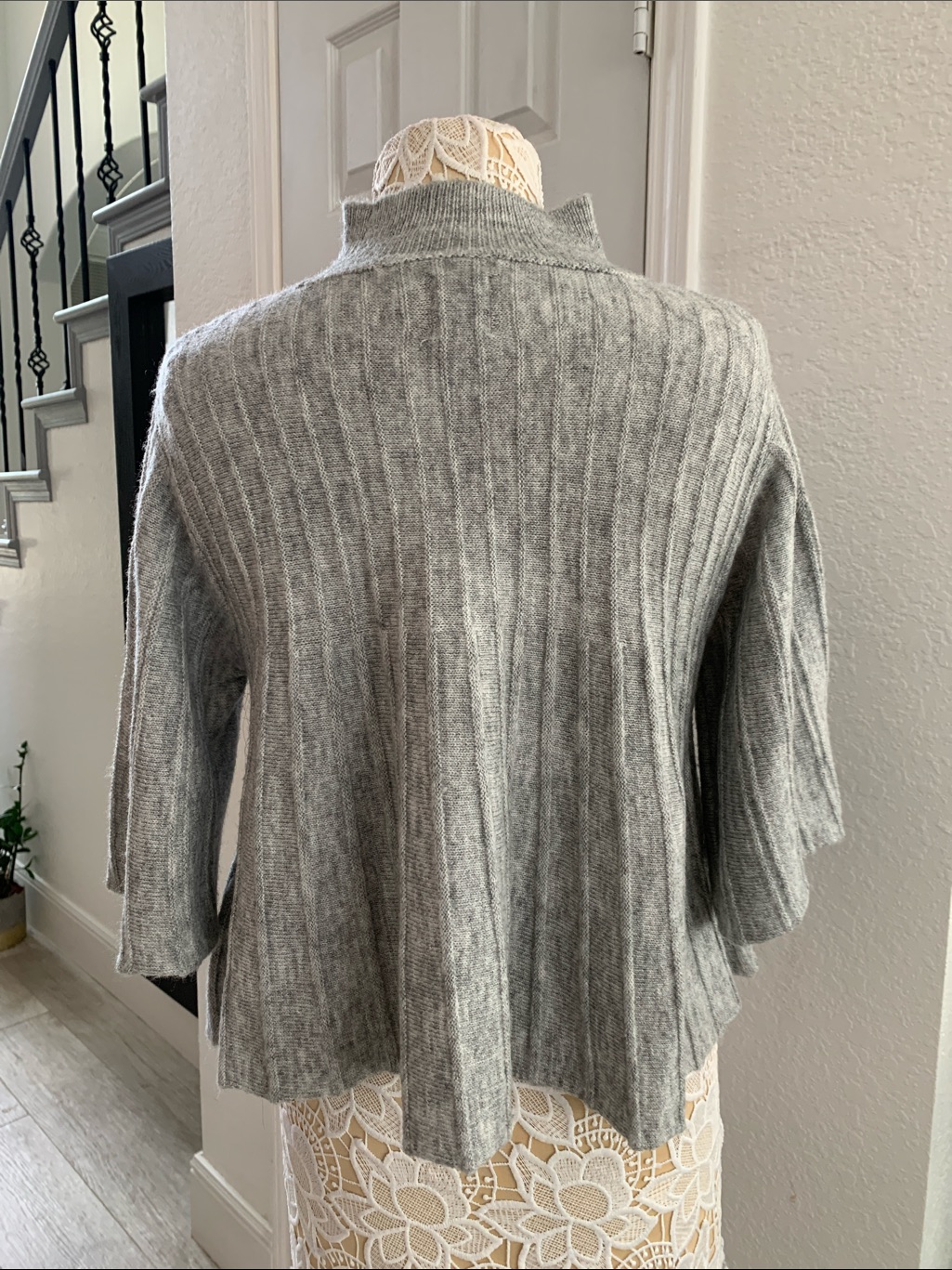 Maeve Anthropologie Mock Neck Swing Sweater Sz Medium Ribbed Gray — image 6 of 8